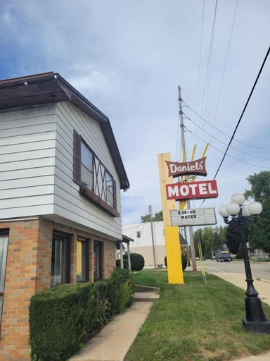 Exterior & Views 2, Daniel's Motel, La Salle