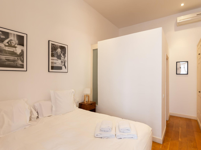 Room 2, Designer s Three Bedroom Apartment With Terrace, Barcelona