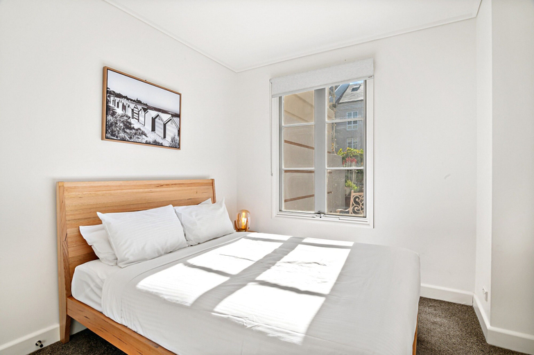Room 3, Modern East Melbourne 2-bed Apartment With Parking, Melbourne