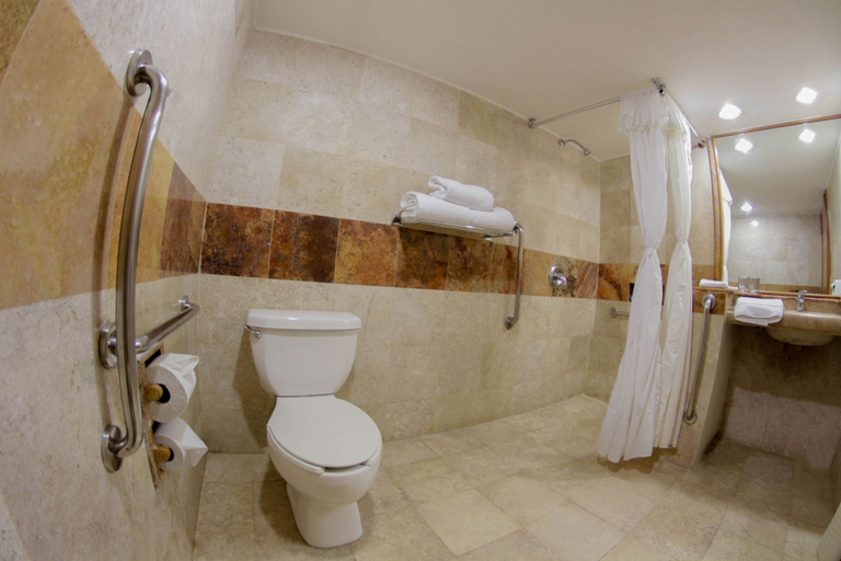 Bathroom 4, Plaza Pelicanos Club Beach Resort, Puerto Vallarta