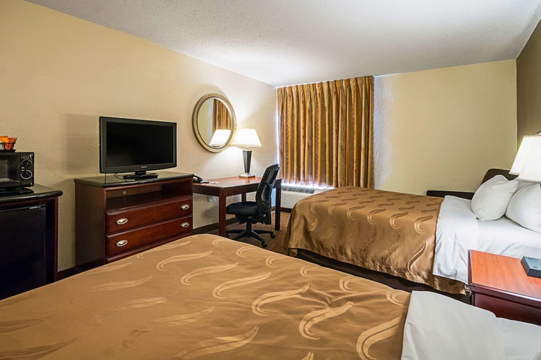 Bedroom 2, Quality Inn Fairmont, Marion