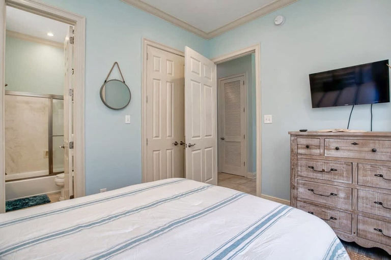 Room 3, Beach Walk Retreat Heated Pool Golf Views Main Guest House Sleeps 15, Baldwin