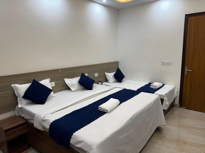 Room 4, Hestia Hotel and Restaurant, Gautam Buddha Nagar