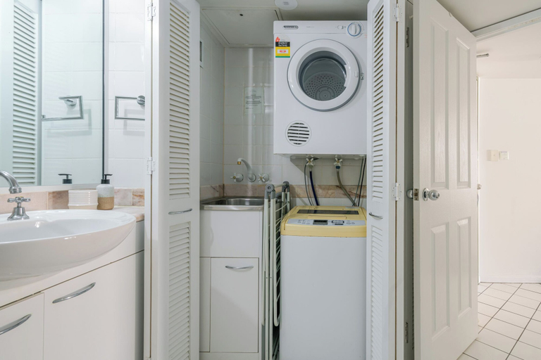 Bathroom 4, Inner City One Bedroom Apartment with Pool View 22, Cairns