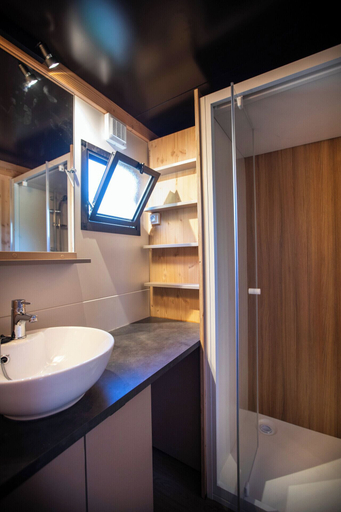 Bathroom 4, Huttopia Meursault, Côte-d'Or
