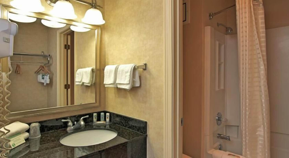 Bathroom 3, Quality Inn Indy Castleton, Marion