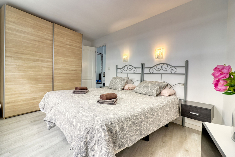 Room 3, Spacious Central Apt w Private Parking Ocean View, Santa Cruz de Tenerife