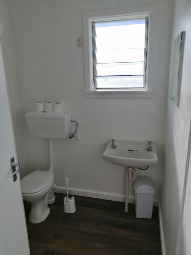 Bathroom 3, Rangiora Eco Holiday Park, Waimakariri