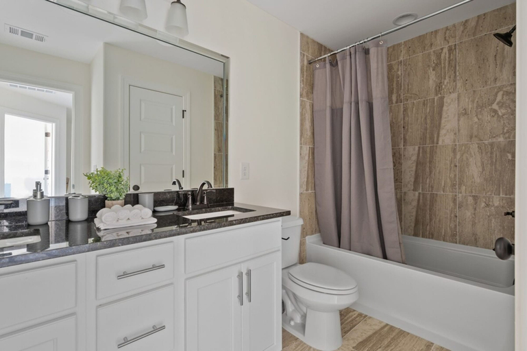 Bathroom 2, 1 King 1 Queen 2 Double Garage Washer Dryer, Davidson