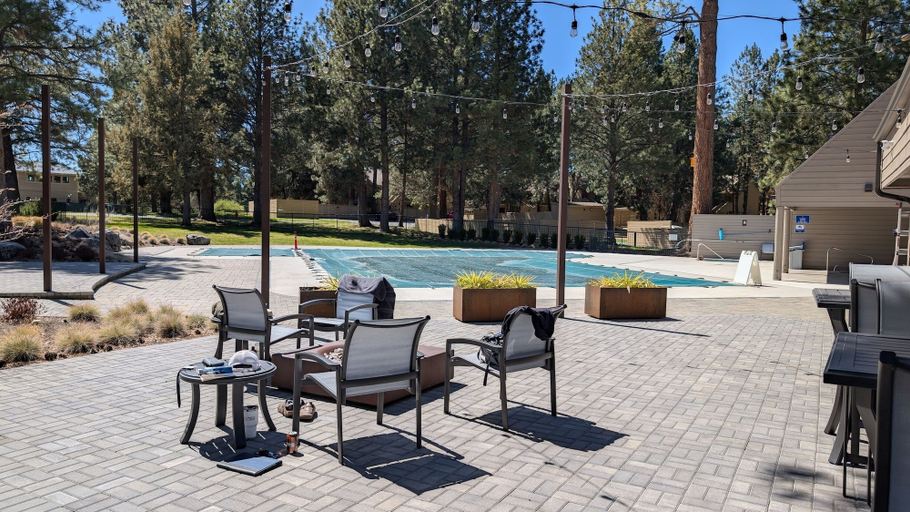 Pool 2, Mt Bachelor Village 331 B 1 Bedroom Condo, Deschutes