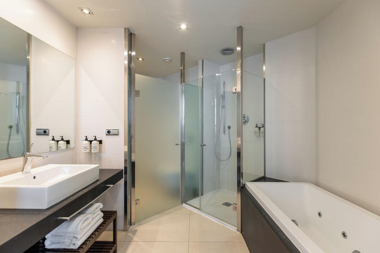 Bathroom 3, Uma Suites Passeig de Gracia 16, Barcelona
