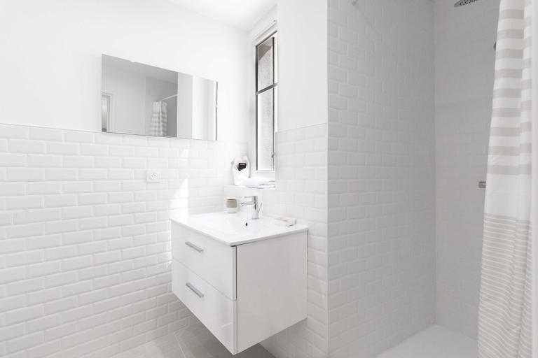 Bathroom 5, Charming Studio - 2p/ac - Sea View - Antibes, Alpes-Maritimes