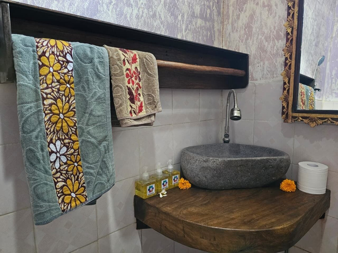 Bathroom 4, Lovina Loca, Buleleng