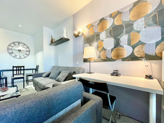 3, Apartment in Torremolinos Near Beaches, Málaga