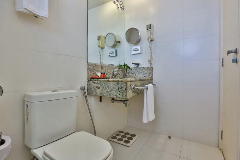 Bathroom 5, DoubleTree by Hilton Sao Paulo Itaim, São Paulo