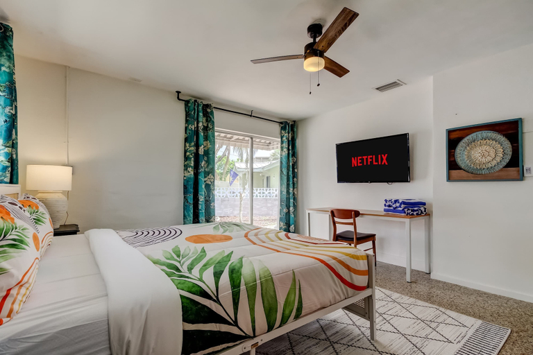 Room 4, Boho Beach Bliss 2BR Retreat Steps From the Sand, Pinellas