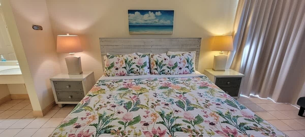 Room 3, Beachfront Resort * Heated Pool * Sleeps Heaps (Saida Royale 9039) by RedAwning, Cameron
