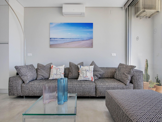 4, Coastal Stay in Torre de la Roca, Málaga