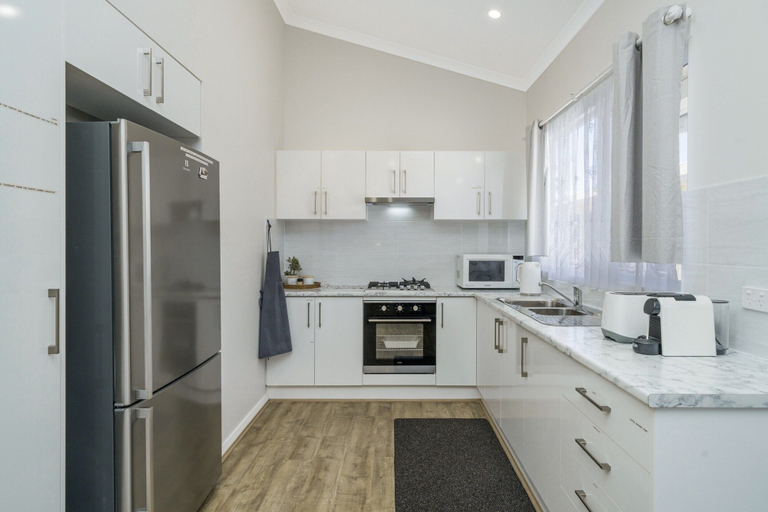 Private kitchen 3, Bright and Spacious 2-bed Thornlie Family Home, Perth