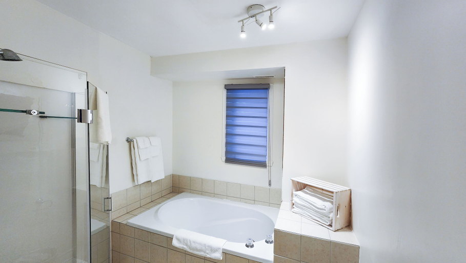 Bathroom 5, Privilege Mont-Tremblant, Les Laurentides