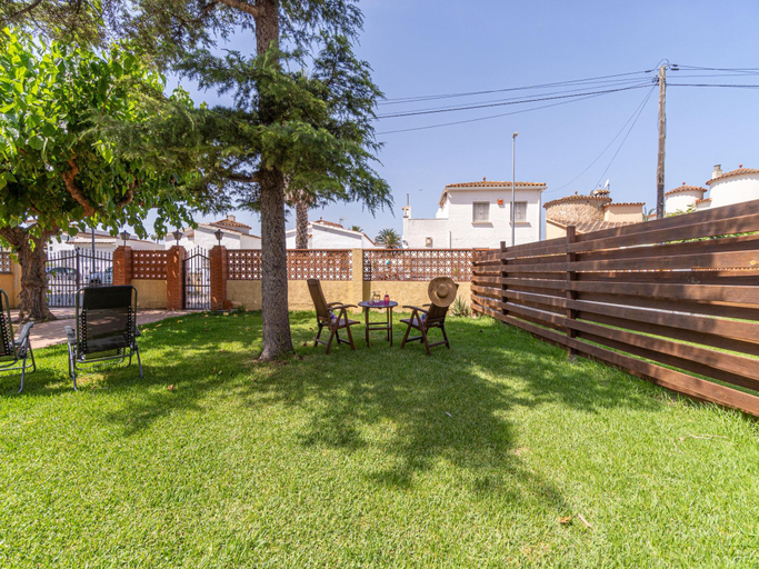 5, Relaxing Garden Villa - Ideal for Families, Girona