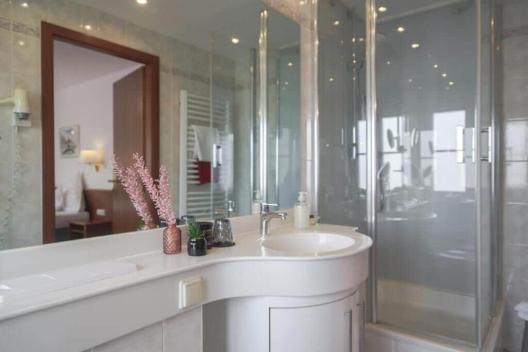 Bathroom 5, Hotel In der Breite, Zollernalbkreis