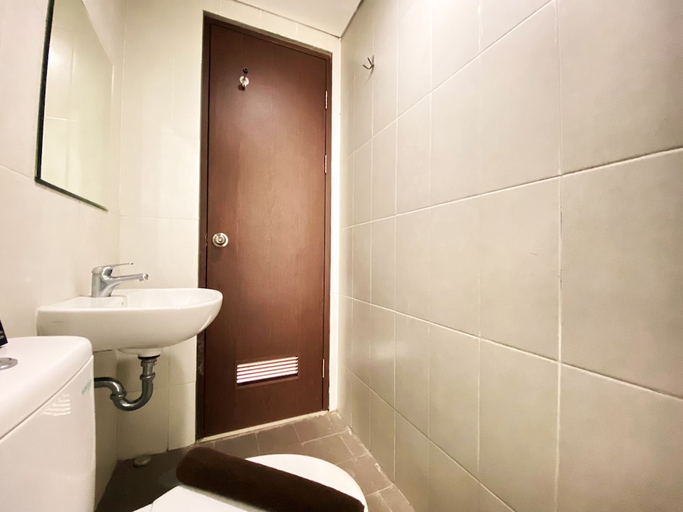 Bathroom 3, Fancy And Nice 2Br Apartment At Skyland City Jatinangor, Sumedang