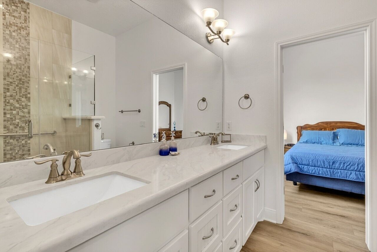 Bathroom 5, Birds Eye View 4 Bedroom Home by RedAwning, Galveston