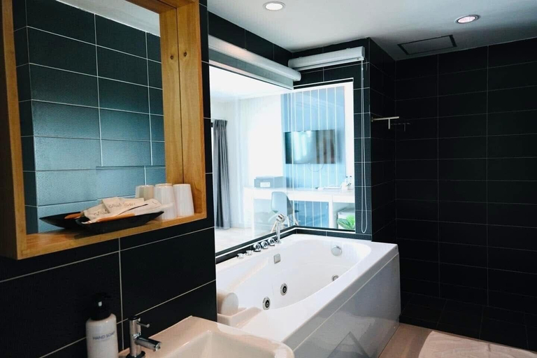 Bathroom 4, The Galla Hotel, Muang Ranong