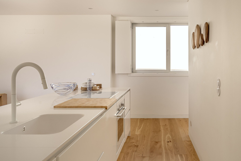 Room 2, Ericeira Modern Bright With Pool by Homing, Mafra