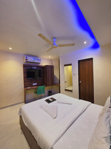 Bedroom 2, Hotel Wellingten, Mumbai Suburban