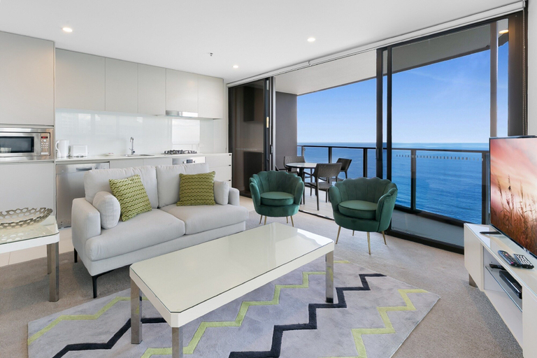 Living room 2, Wonderful 2-bed With Pool, Gym & Scenic Views, Gold Coast