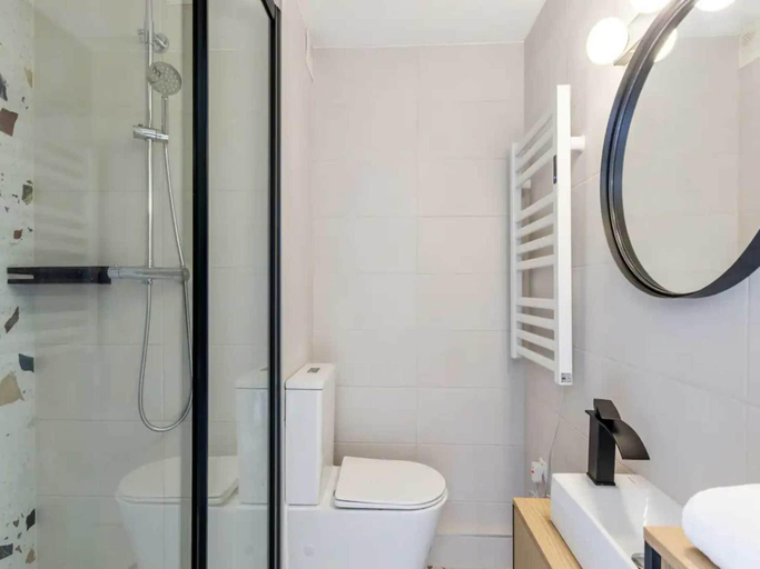 Bathroom, Beautiful renovated studio on Port de Deauville, Calvados