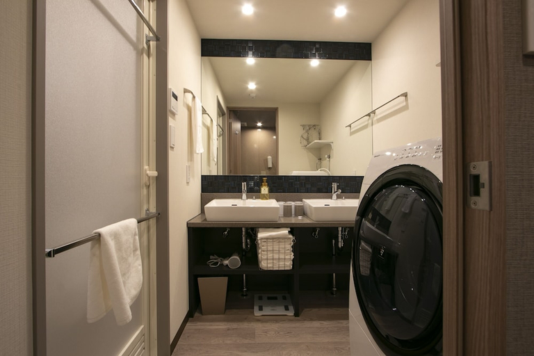 Bathroom 3, Minn Akihabara, Taitō