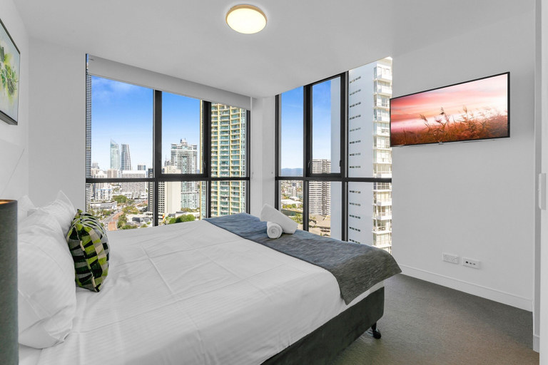 Room 3, Wonderful 2-bed With Pool, Gym & Scenic Views, Gold Coast