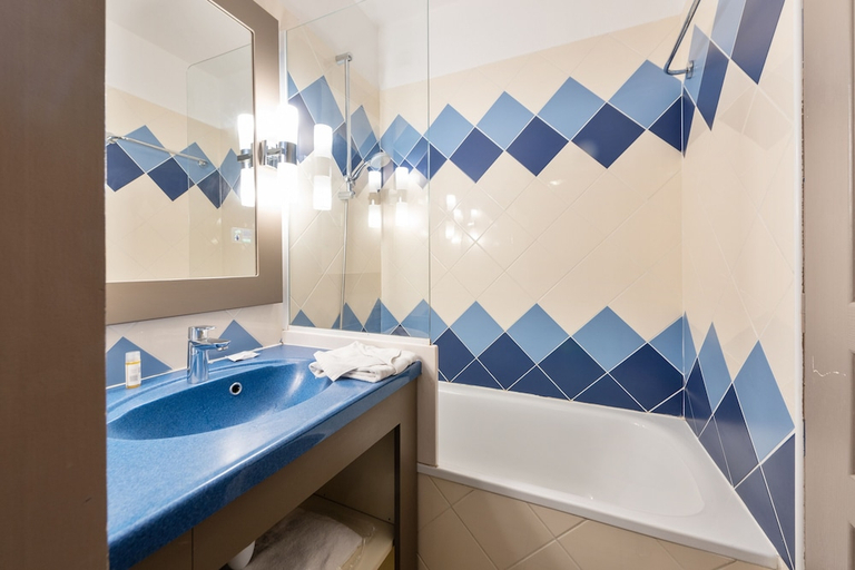 Bathroom 5, Pierre et Vacances la Rostagne, Alpes-Maritimes