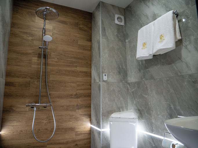 Bathroom 3, Aslan Gold Hotel, Varna