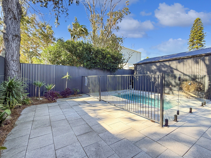 Exterior 5, Spacious 3-bedroom Home With Private Pool & BBQ, Newcastle - Inner City