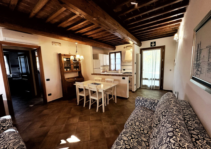 Room 2, Agriturismo Borgo Sette Tigli Apt 6, Siena