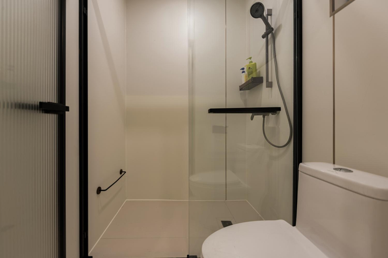 Bathroom 3, Zemulong Inn - Moonlight Square, Dukezong Ancient Town, Shangri-La, Dêqên Tibetan