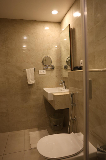 Bathroom 2, Hotel Kabani Palace, Ernakulam