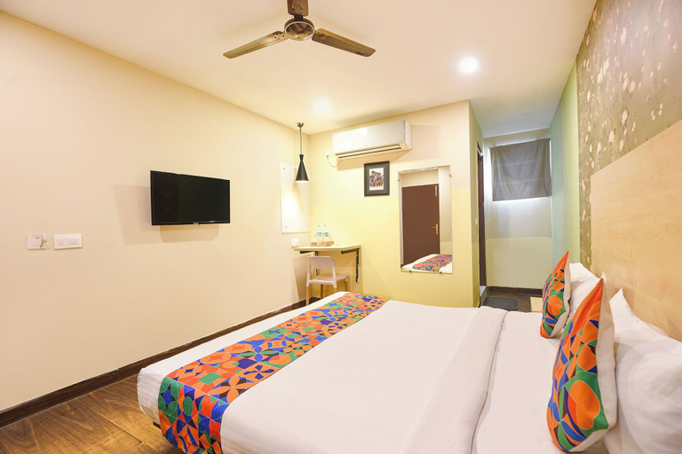Room 5, Fabhotel Crescent, Faridabad