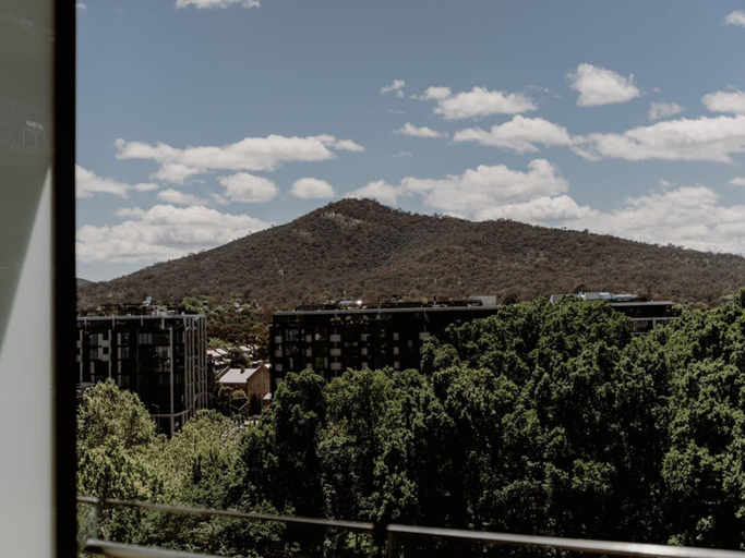 Others 4, Center 1-Bed with Gym, BBQ and Stunning Views, Canberra