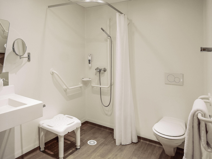 Bathroom 5, Mercure Forbach, Moselle