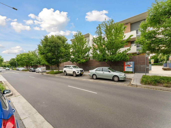 3, Tranquil 1-bed Apartment With Courtyard, Pool, BBQ, Canberra