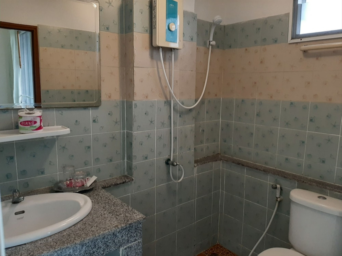 Bathroom 4, Vanlisut Hotel Ngamwongwan, Muang Nonthaburi