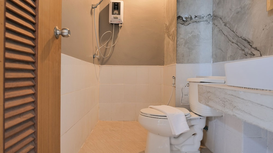 Bathroom 3, B2 Chiang Rai Phahonyothin Boutique & Budget Hotel, Muang Chiang Rai