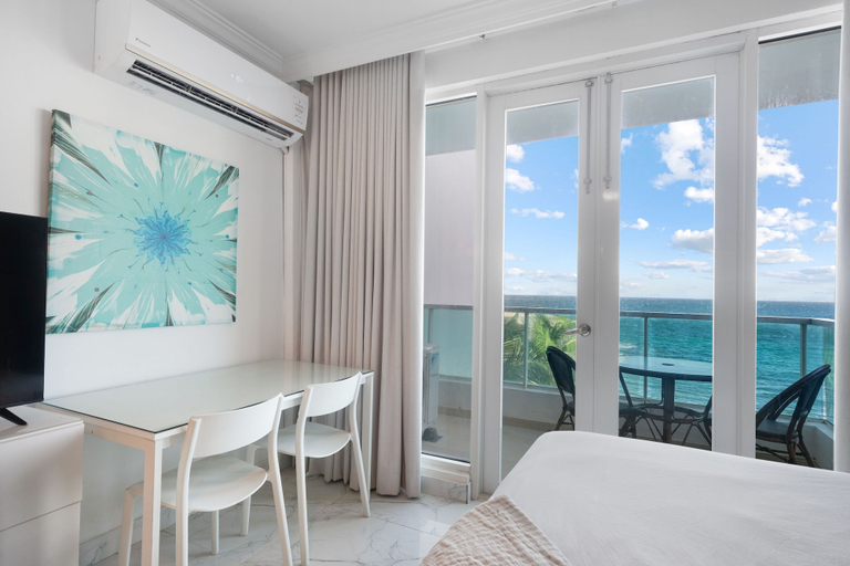 Room 3, Waterside Historic District Sweeping Views