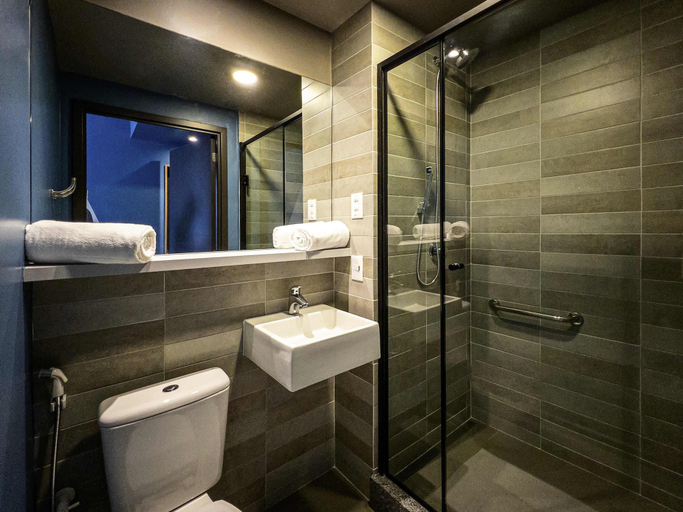 Bathroom, Ibis budget Camboriú, Balneário Arroio do Silva