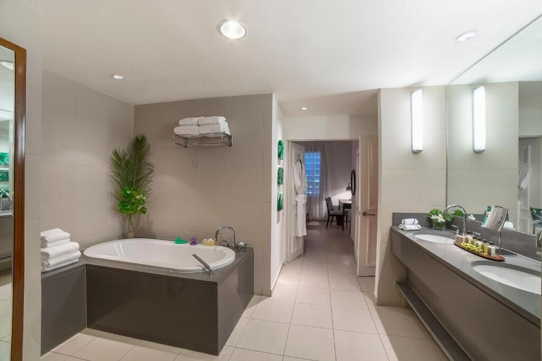 Bathroom 5, Carlisle Bay